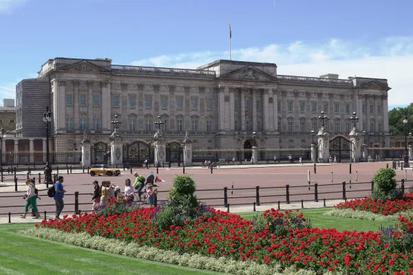 entrance of the buckingham palace