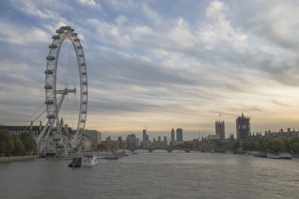 panoramic view of thames river